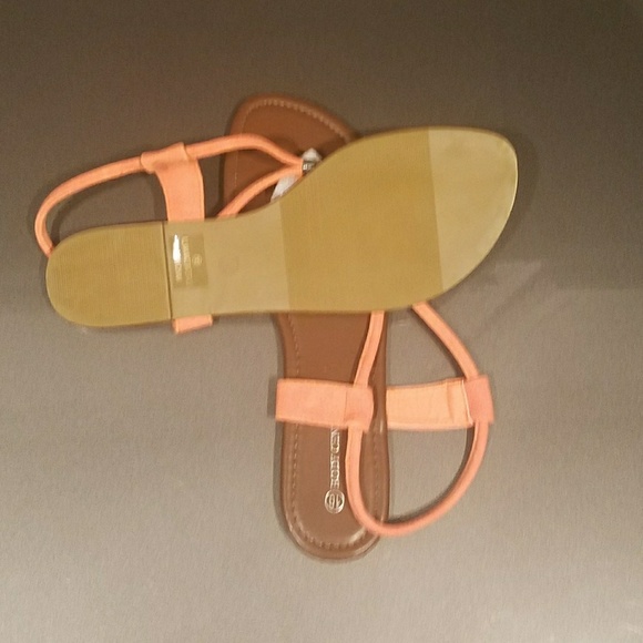 NEW Stylish Sandals - Picture 2 of 4